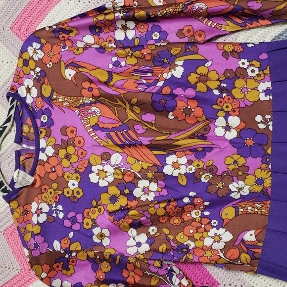 Vintage purple floral and peacocks pleated long sleeve dress - Picture 3 of 11